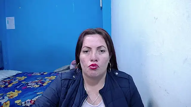 Snapshot of carolinhe26 chatting on July 14, 2026, 3:00 am carolinhe26 online show from July 14, 2026, 3:00 am