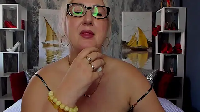 DianaFrances online show from May 8, 2026, 10:09 am