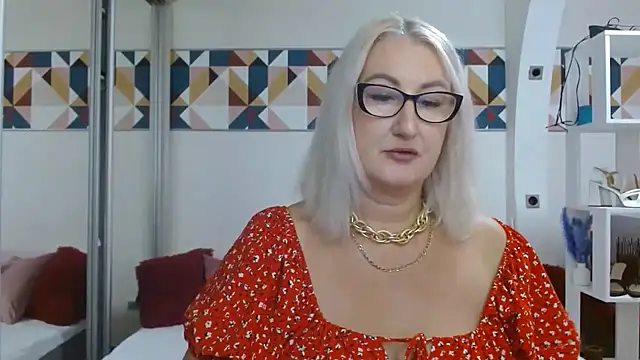 DianaFrances online show from July 25, 2026, 12:14 pm