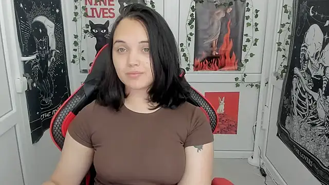 Snapshot of Caroline_cutte chatting on July 21, 2026, 7:00 am Caroline cutte online show from July 21, 2026, 7:00 am
