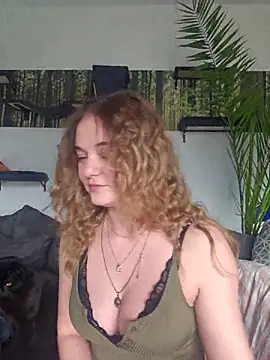 AliceLiddle  online show from April 17, 2026, 11:57 am