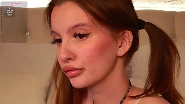 Snapshot of Molly__Quinn chatting on April 14, 2026, 5:41 pm Molly Quinn online show from April 14, 2026, 5:41 pm