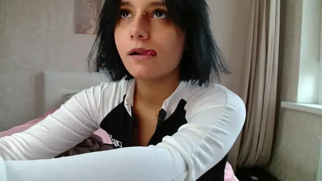 The Slutty Fox online show from June 12, 2026, 1:43 pm