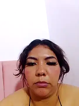 Snapshot of Izel_ chatting on April 16, 2026, 4:02 am Izel online show from April 16, 2026, 4:02 am