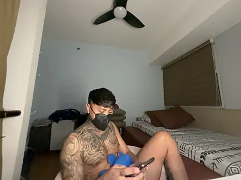 Snapshot of tattoo_hottie chatting on April 15, 2026, 8:20 pm tattoo hottie online show from April 15, 2026, 8:20 pm