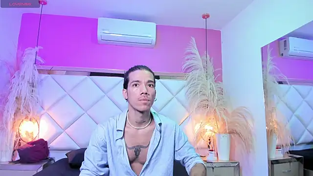 Snapshot of AngeloRoush chatting on April 16, 2026, 11:33 am AngeloRoush online show from April 16, 2026, 11:33 am