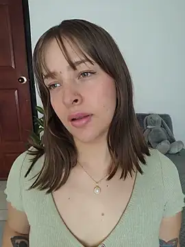 Snapshot of Mari_Rouse chatting on May 15, 2026, 1:29 pm Mari Rouse online show from May 15, 2026, 1:29 pm