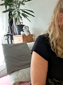 Blond lady czech online show from July 12, 2026, 1:35 pm