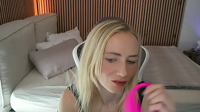 Snapshot of Ella_Mysterie chatting on April 26, 2026, 8:45 am Ella Mysterie online show from April 26, 2026, 8:45 am