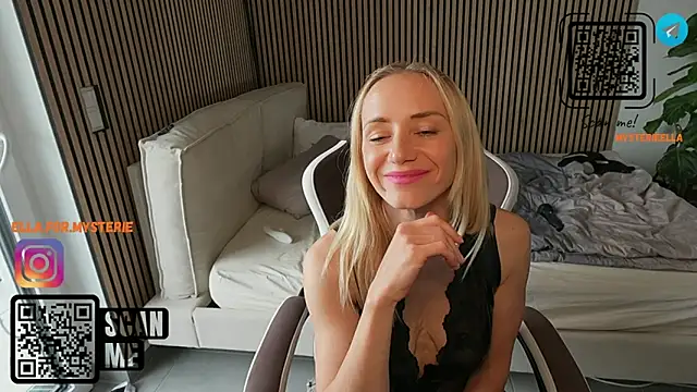 Snapshot of Ella_Mysterie chatting on May 3, 2026, 3:18 pm Ella Mysterie online show from May 3, 2026, 3:18 pm