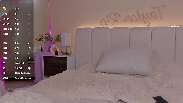 teylor rio online show from April 15, 2026, 3:24 am