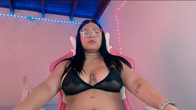 Snapshot of Juana_Olarte08 chatting on April 16, 2026, 7:03 pm Juana Olarte08 online show from April 16, 2026, 7:03 pm