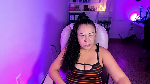 Snapshot of KattySoler chatting on April 15, 2026, 1:29 pm KattySoler online show from April 15, 2026, 1:29 pm