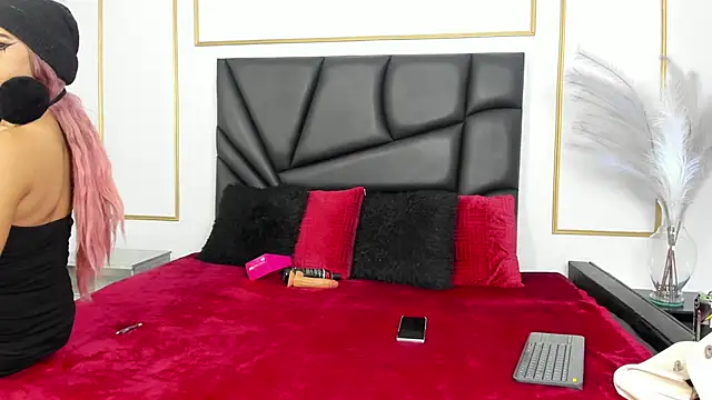 Flor pink online show from April 15, 2026, 3:35 am