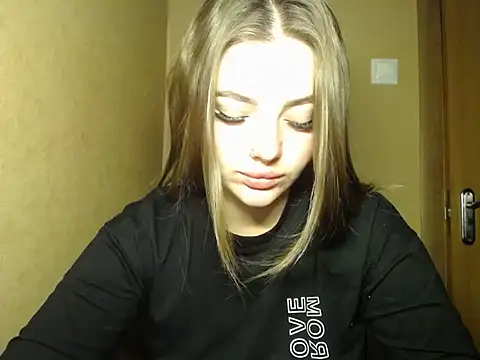 Lola77   online show from July 30, 2026, 8:52 pm