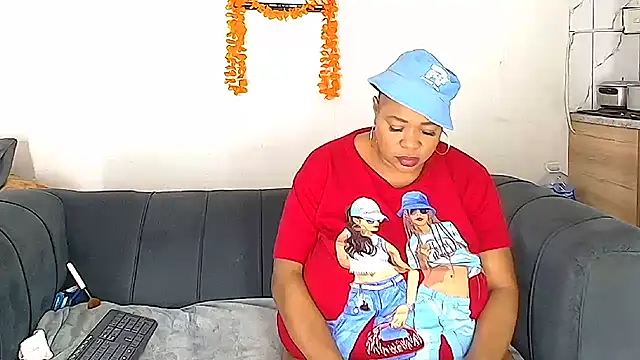 BUSTYQUEEN56  online show from April 18, 2026, 10:30 am