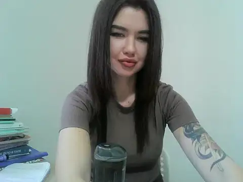 Snapshot of Dareessa chatting on April 13, 2026, 8:20 am Dareessa online show from April 13, 2026, 8:20 am