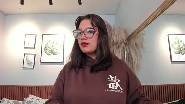 AMBERBENELLI online show from April 17, 2026, 3:31 am