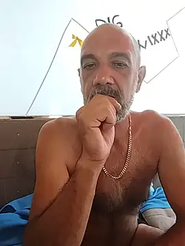 BigTwixxxx online show from July 14, 2026, 1:17 pm