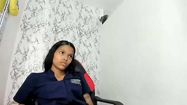 Snapshot of suriFoster chatting on June 29, 2026, 6:08 pm suriFoster online show from June 29, 2026, 6:08 pm