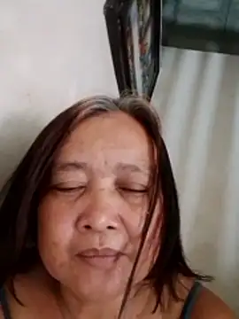 jeanyummytits online show from April 28, 2026, 5:23 am