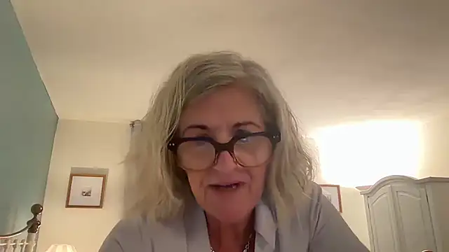 Snapshot of NaughtyMonicaUK chatting on April 24, 2026, 5:43 am NaughtyMonicaUK online show from April 24, 2026, 5:43 am