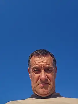 Snapshot of loulouferrari chatting on May 25, 2026, 5:52 pm loulouferrari online show from May 25, 2026, 5:52 pm