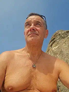 Snapshot of loulouferrari chatting on June 21, 2026, 3:36 pm loulouferrari online show from June 21, 2026, 3:36 pm