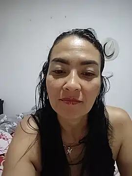 Snapshot of LuluDream chatting on June 25, 2026, 5:34 am LuluDream online show from June 25, 2026, 5:34 am