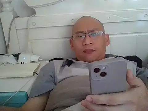 Snapshot of benly118 chatting on April 15, 2026, 1:12 am benly118 online show from April 15, 2026, 1:12 am