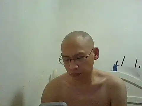 Snapshot of benly118 chatting on May 1, 2026, 12:10 pm benly118 online show from May 1, 2026, 12:10 pm