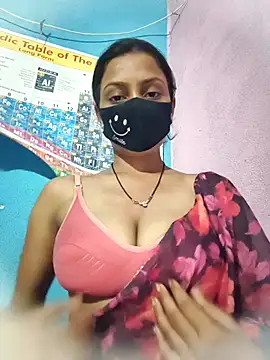 Snapshot of BaddieUnleashed chatting on July 30, 2026, 7:13 pm BaddieUnleashed online show from July 30, 2026, 7:13 pm