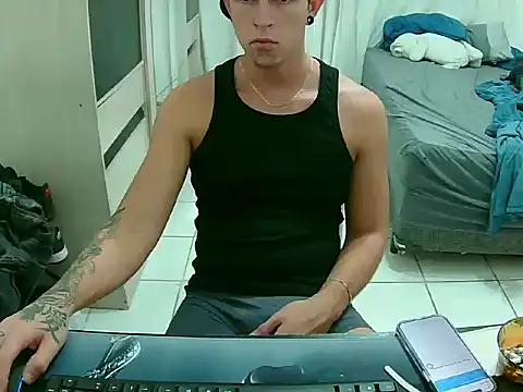 allanmilanii online show from April 25, 2026, 11:35 pm