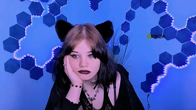 nikki kiss  online show from May 20, 2026, 9:15 am