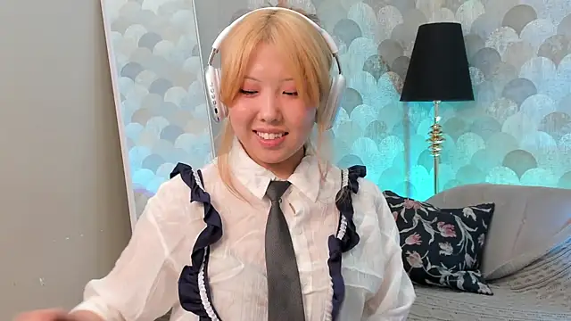 Snapshot of AzureMimi chatting on April 23, 2026, 2:08 pm AzureMimi online show from April 23, 2026, 2:08 pm