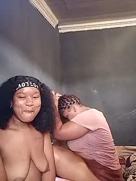 Snapshot of Diva-girl1 chatting on April 14, 2026, 10:32 am Diva-girl1 online show from April 14, 2026, 10:32 am