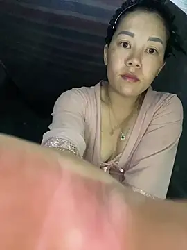 daisy-yeu online show from April 13, 2026, 2:22 pm