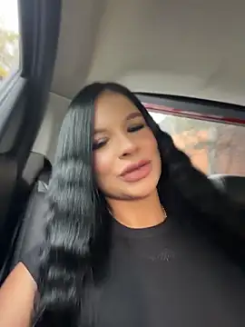 Snapshot of Elara_Luxe chatting on June 3, 2026, 3:39 pm Elara Luxe online show from June 3, 2026, 3:39 pm