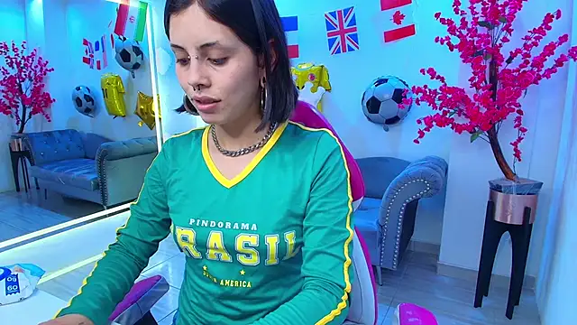 Snapshot of Patme_queen chatting on June 16, 2026, 7:27 pm Patme queen online show from June 16, 2026, 7:27 pm