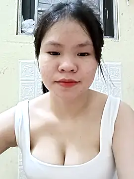 Seraphinahh online show from April 28, 2026, 3:50 pm