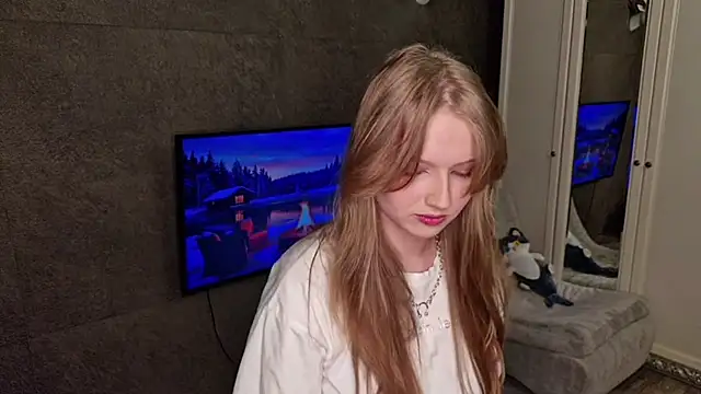 Gloria Smithh online show from May 4, 2026, 6:04 pm