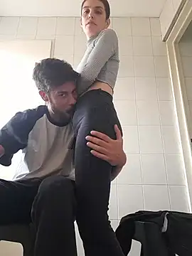 catsqueens online show from April 15, 2026, 5:53 pm