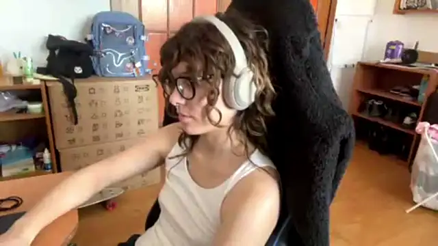 PillowPeachX online show from May 4, 2026, 2:46 pm