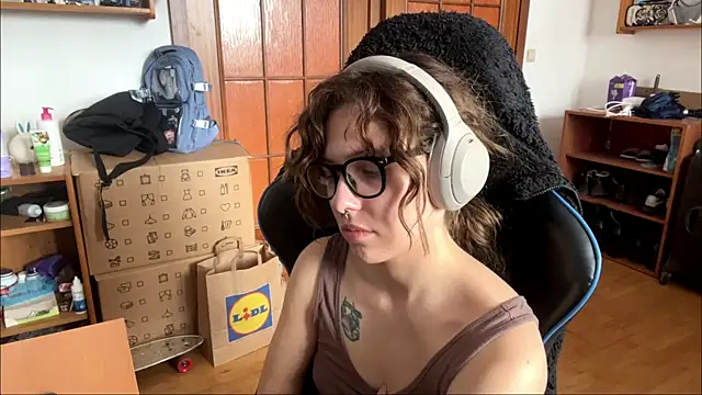 PillowPeachX online show from May 12, 2026, 10:01 am