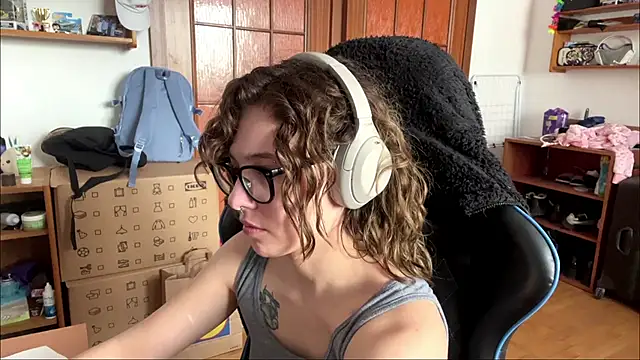 PillowPeachX online show from May 15, 2026, 9:16 am