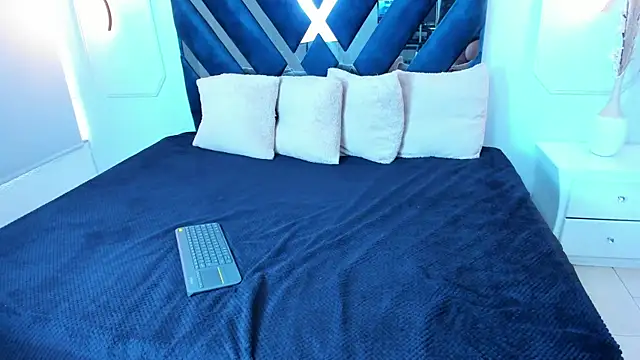 Snapshot of Molly_Sweet__ chatting on April 15, 2026, 6:04 pm Molly Sweet online show from April 15, 2026, 6:04 pm