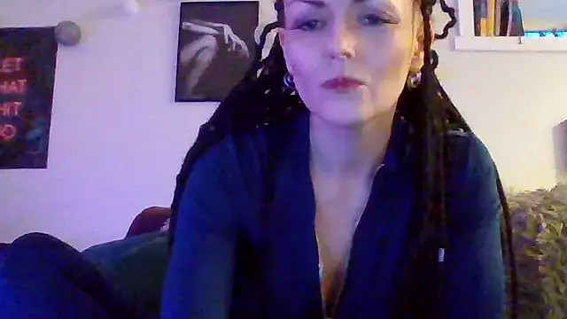 Snapshot of shyhornymommy chatting on April 18, 2026, 7:58 pm shyhornymommy online show from April 18, 2026, 7:58 pm