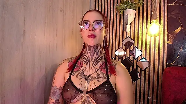 Atenea Red online show from June 15, 2026, 9:39 pm