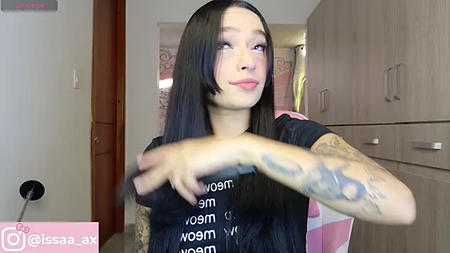 Snapshot of issa_dolly chatting on June 1, 2026, 10:11 pm issa dolly online show from June 1, 2026, 10:11 pm