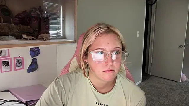 Snapshot of MUSCLEMOMMY1365 chatting on May 25, 2026, 7:09 pm MUSCLEMOMMY1365 online show from May 25, 2026, 7:09 pm